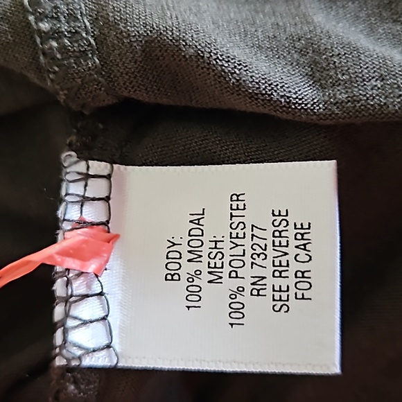 Vera Wang Long-Sleeve Rhinestone Accented Long-Sleeve Top. Sz. XS. - Picture 6 of 8